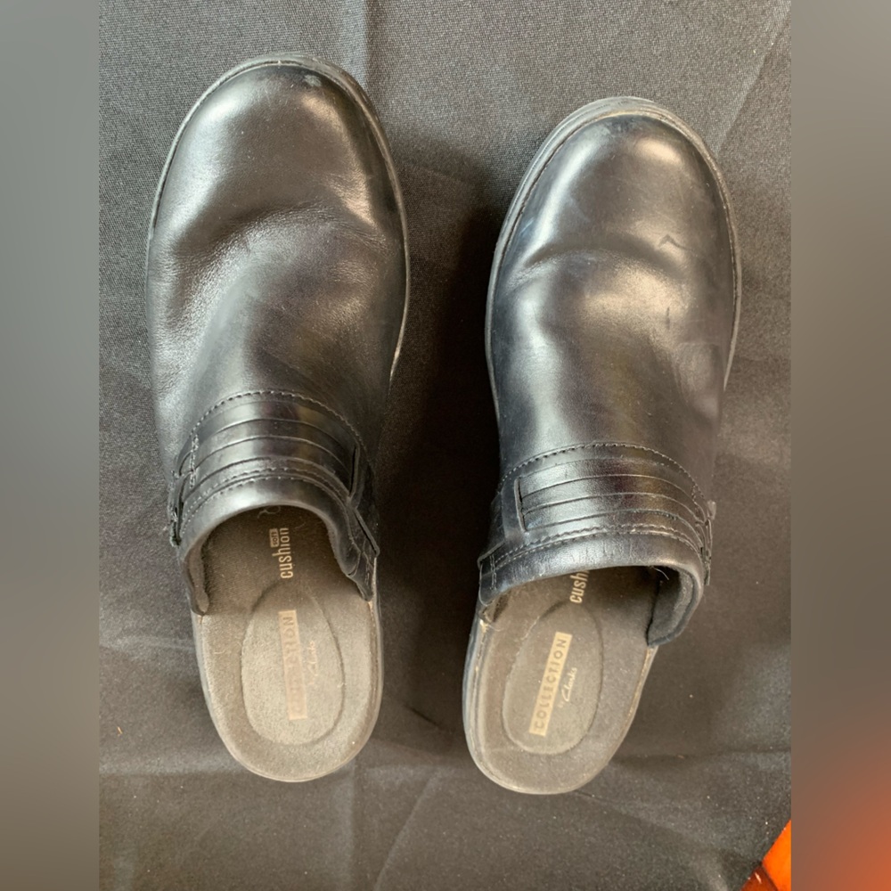 Clarks Women’s Black Clogs Size 8.5 Good condition Leather Upper